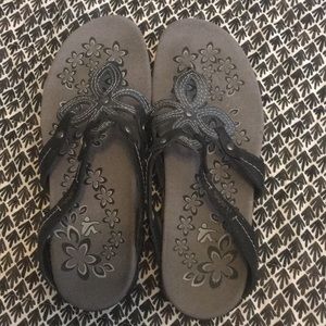 cushe shasta sandals